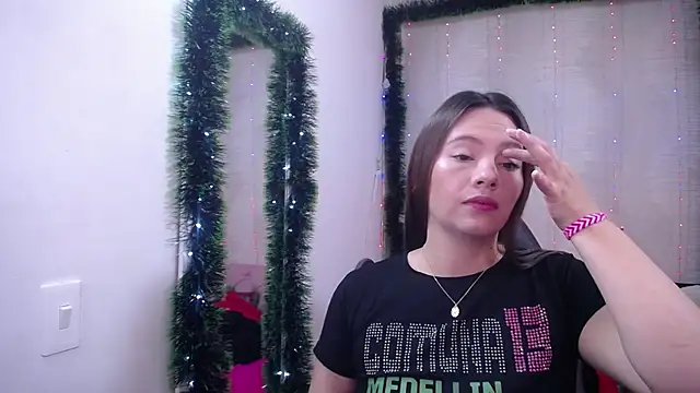 lauraguzman online show from January 2025 03:16:02 AM