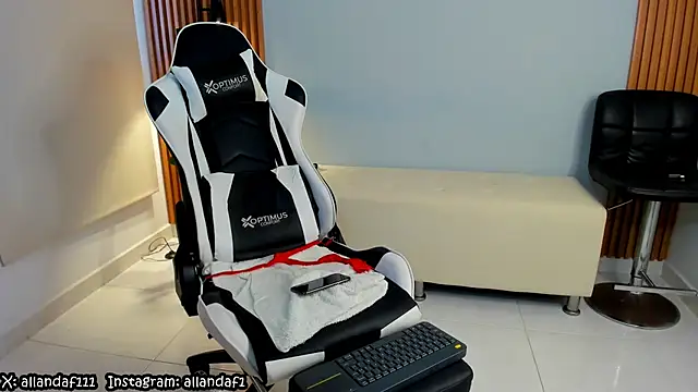 dafboy1 online show from February 2025 08:36:02 PM