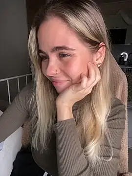 SkyBriii online show from December 2024 06:49:02 PM