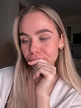 SkyBriii online show from December 2024 04:02:02 PM