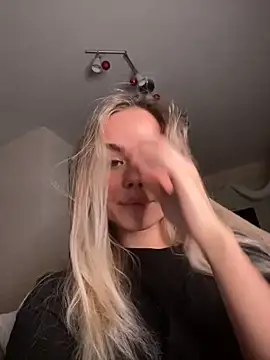 SkyBriii online show from January 2025 06:52:01 PM