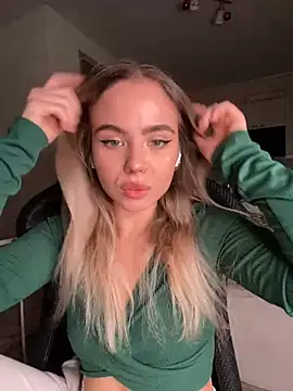 SkyBriii online show from February 2025 06:12:01 PM