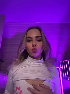 SkyBriii online show from March 2025 06:16:01 PM