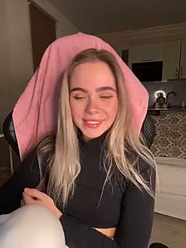 SkyBriii online show from March 2025 05:34:02 PM