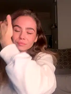 SkyBriii online show from November 2025 07:35:01 PM