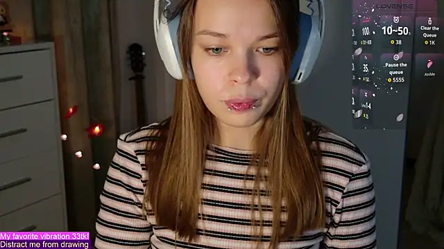 Snapshot of ValBae chatting on October 2025 09:30:01 PM ValBae online show from October 2025 09:30:01 PM