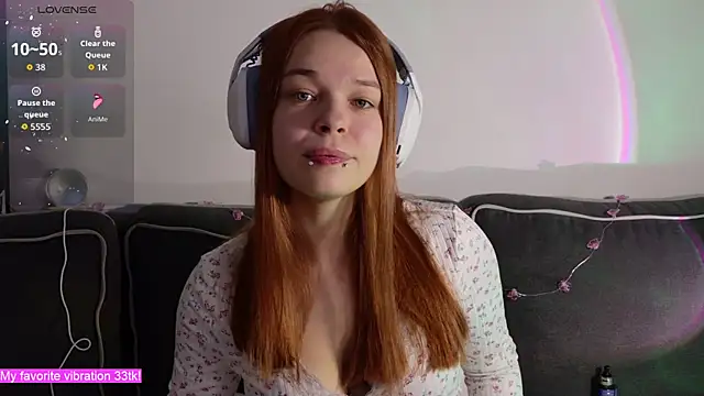 Snapshot of ValBae chatting on November 2025 09:42:02 PM ValBae online show from November 2025 09:42:02 PM