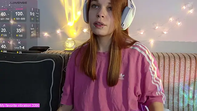 Snapshot of ValBae chatting on November 2025 09:59:01 PM ValBae online show from November 2025 09:59:01 PM