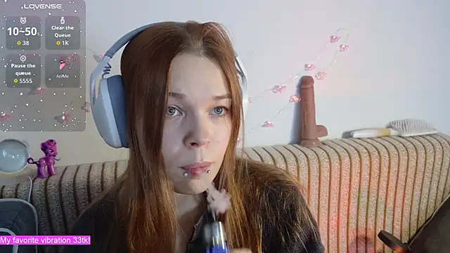 Snapshot of ValBae chatting on November 2025 09:41:02 PM ValBae online show from November 2025 09:41:02 PM