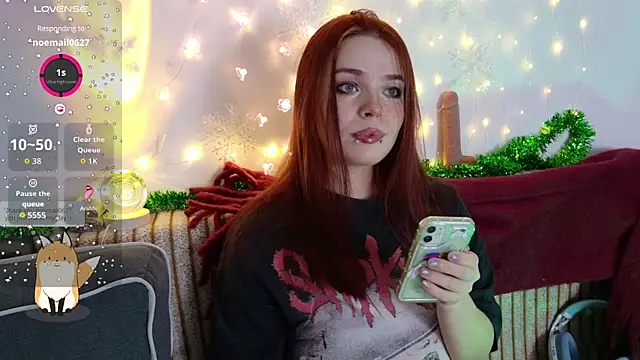 Snapshot of ValBae chatting on December 2025 09:42:01 PM ValBae online show from December 2025 09:42:01 PM