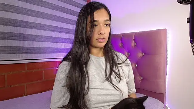 Snapshot of Maeena chatting on January 2025 06:16:02 AM Maeena online show from January 2025 06:16:02 AM