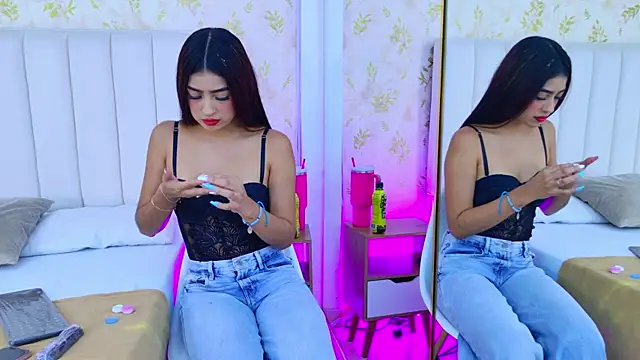 Mia-Monroe online show from October 2025 07:44:02 PM