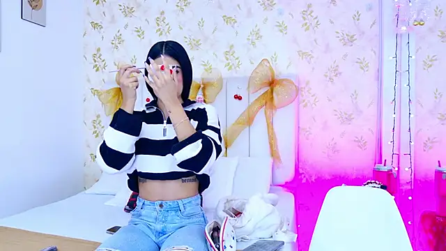 Mia-Monroe online show from November 2025 07:39:02 PM