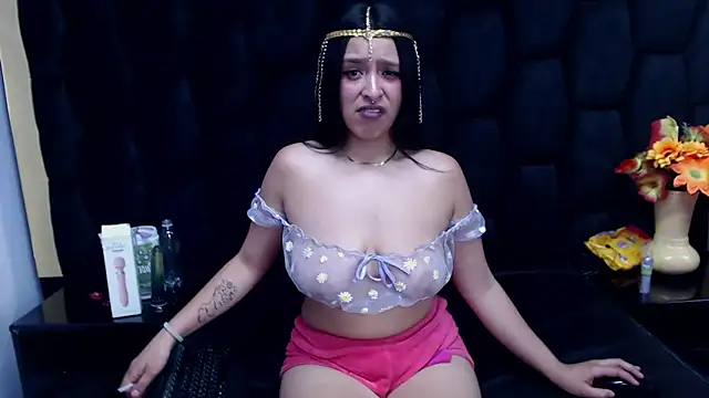 Snapshot of Sarah_Hornny chatting on December 2024 09:44:02 AM Sarah Hornny online show from December 2024 09:44:02 AM