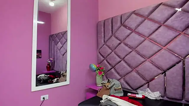 Snapshot of Sarah_Hornny chatting on March 2025 06:57:02 AM Sarah Hornny online show from March 2025 06:57:02 AM