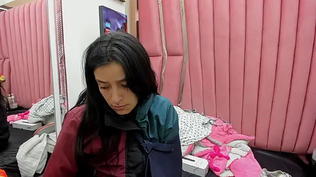 Snapshot of Sarah_Hornny chatting on February 2026 03:33:02 AM Sarah Hornny online show from February 2026 03:33:02 AM