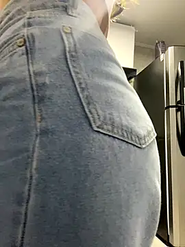 AbyThompson online show from October 2025 11:22:02 AM