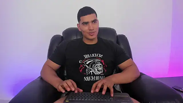 Snapshot of JamesGraay chatting on January 2025 06:35:01 AM JamesGraay online show from January 2025 06:35:01 AM