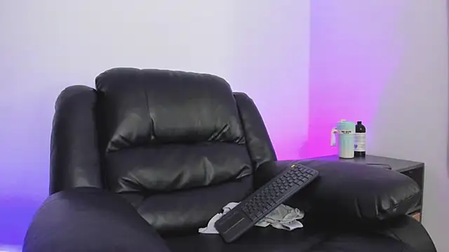 Snapshot of JamesGraay chatting on January 2025 10:17:01 AM JamesGraay online show from January 2025 10:17:01 AM