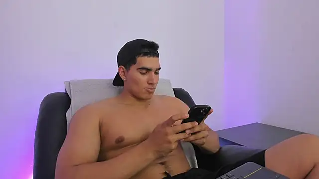 Snapshot of JamesGraay chatting on February 2025 05:36:01 AM JamesGraay online show from February 2025 05:36:01 AM