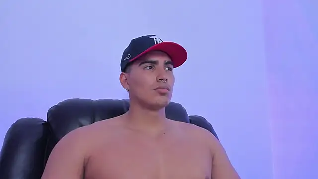 Snapshot of JamesGraay chatting on February 2025 11:10:02 PM JamesGraay online show from February 2025 11:10:02 PM