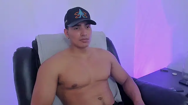 Snapshot of JamesGraay chatting on February 2025 05:59:01 PM JamesGraay online show from February 2025 05:59:01 PM