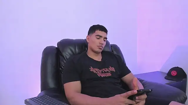 Snapshot of JamesGraay chatting on March 2025 08:19:02 PM JamesGraay online show from March 2025 08:19:02 PM