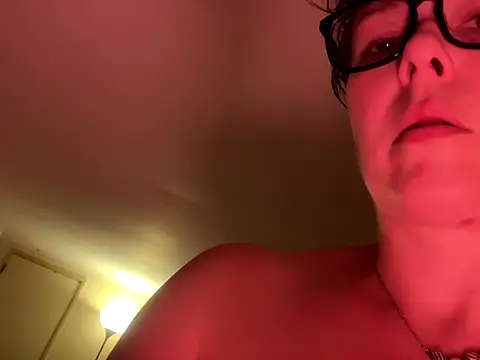 Snapshot of KatieBARBiE98 chatting on November 2025 11:06:01 PM KatieBARBiE98 online show from November 2025 11:06:01 PM