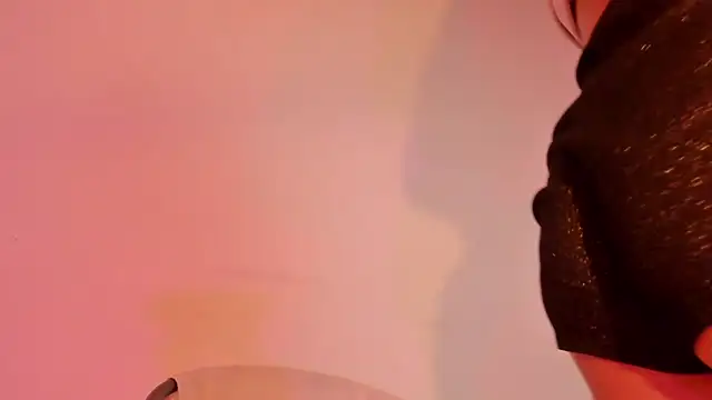 Snapshot of HarleyRedd chatting on February 2025 06:47:02 AM HarleyRedd online show from February 2025 06:47:02 AM