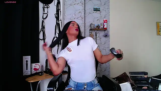 akinoro  online show from April 2026 06:38:01 PM