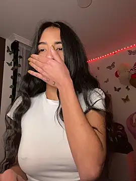 lina pink online show from December 2024 11:38:02 PM