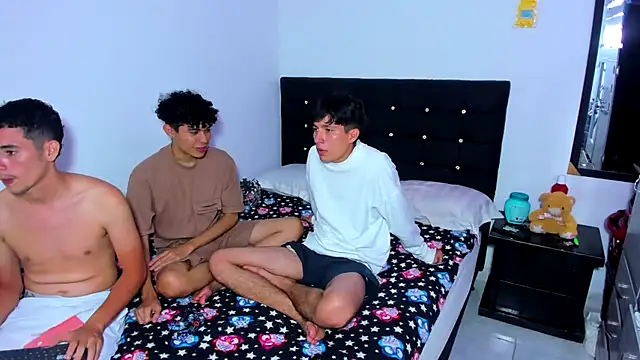 Alexander and Xiao online show from February 2025 12:10:01 AM