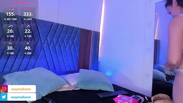 Snapshot of MADISSONLOVE_ chatting on January 2025 12:11:02 PM MADISSONLOVE online show from January 2025 12:11:02 PM