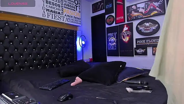 Snapshot of MADISSONLOVE_ chatting on March 2025 12:11:02 PM MADISSONLOVE online show from March 2025 12:11:02 PM