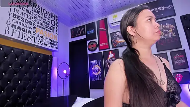 Snapshot of MADISSONLOVE_ chatting on March 2025 12:06:02 PM MADISSONLOVE online show from March 2025 12:06:02 PM