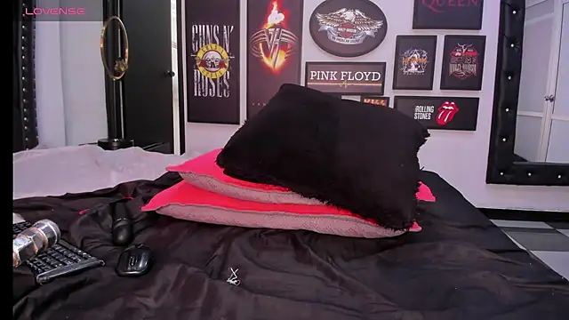 Snapshot of MADISSONLOVE_ chatting on March 2025 06:10:02 PM MADISSONLOVE online show from March 2025 06:10:02 PM