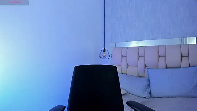 Snapshot of Roxie-Summers11 chatting on February 2025 02:18:01 AM Roxie-Summers11 online show from February 2025 02:18:01 AM