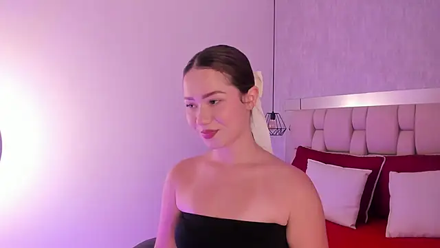 Snapshot of Roxie-Summers11 chatting on March 2025 07:28:01 PM Roxie-Summers11 online show from March 2025 07:28:01 PM