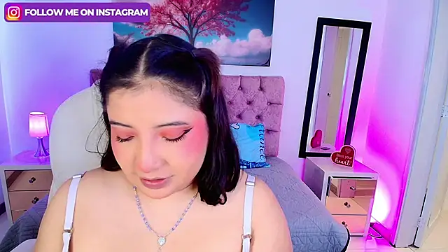 Emma monserrat online show from October 2025 07:43:01 PM