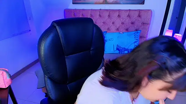 Emma monserrat online show from November 2025 08:29:02 PM