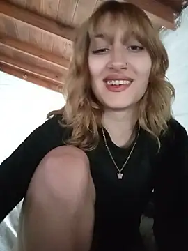Viudanegraa online show from May 2026 12:35:01 PM