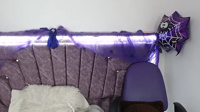 Penelope Fox14 online show from October 2025 12:39:02 PM