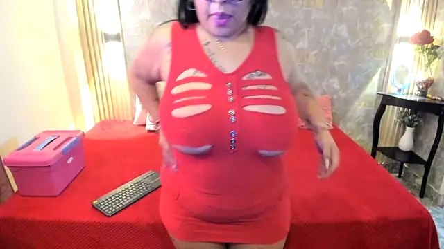 Snapshot of estephany_queen chatting on October 2025 07:34:01 PM estephany queen online show from October 2025 07:34:01 PM