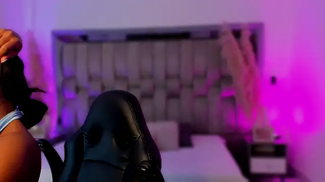 Snapshot of ChaynnaCooper chatting on December 2025 04:08:02 AM ChaynnaCooper online show from December 2025 04:08:02 AM