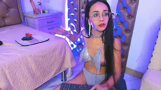 SamanthaFerrer   online show from January 2025 12:52:02 AM