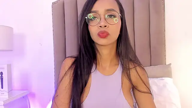 SamanthaFerrer   online show from February 2025 07:44:02 PM