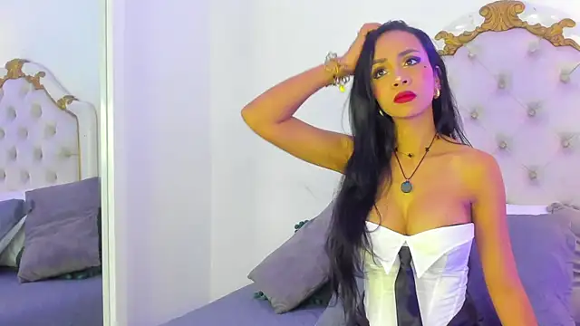 SamanthaFerrer   online show from November 2025 12:05:02 PM