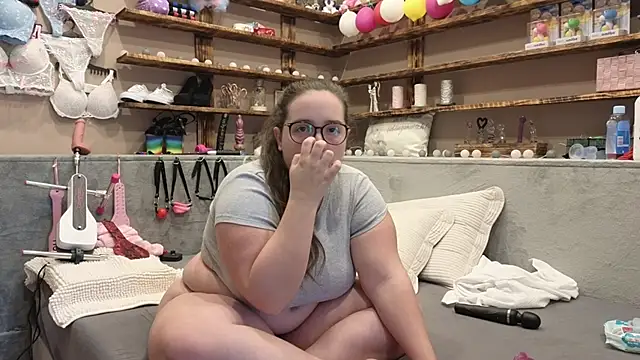 Snapshot of Kimberly-Caprice chatting on February 2025 03:05:02 PM Kimberly-Caprice online show from February 2025 03:05:02 PM