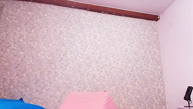 nicol f online show from February 2025 07:22:02 PM