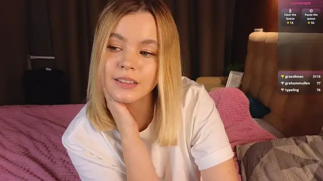 Snapshot of Milana15 chatting on December 2024 11:24:02 AM Milana15 online show from December 2024 11:24:02 AM